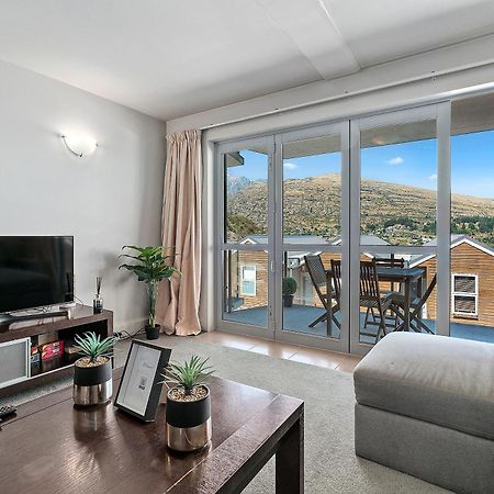 Lakeside Living - Modern 2-Bedroom Apartment Queenstown Exterior photo